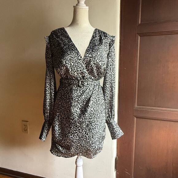 L'ACADEMIE Black and White  Joyce Leopard Satin Tulip Hem Faux Wrap Dress Small - Picture 2 of 10